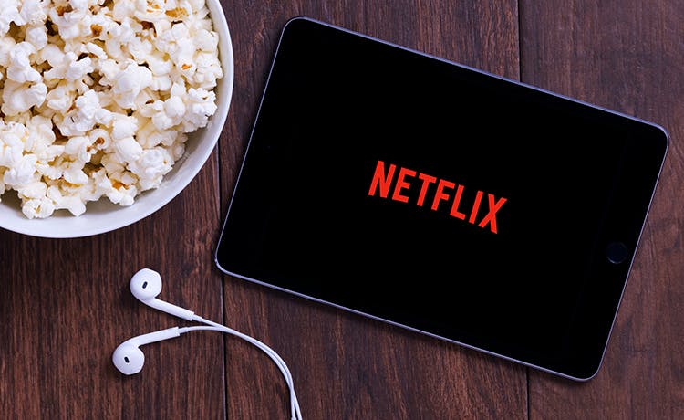 “随着流媒体巨头加大广告支持力度,Netflix
